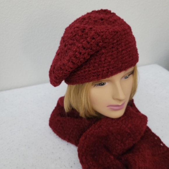 Handmade Crochet elegant Beret and Scarf set. - Picture 4 of 8